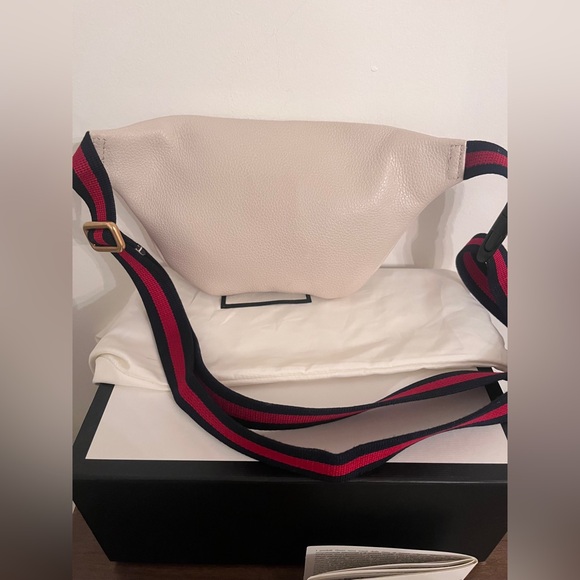 Gucci Cream and Black Belt Bag - Picture 5 of 7